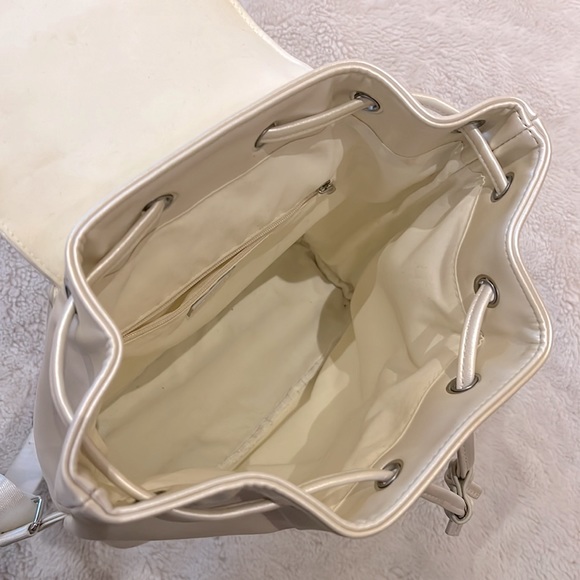 Urban Outfitters summer backpack in pearlescent white - Picture 3 of 5